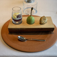 Restaurant Le Proust Miura - 一口のプレリュード。真ん中の緑が驚！美味！