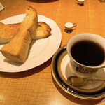 カフェ・ヴェルディ - 【2022年07月】モーニング：バタートースト、深煎りコーヒー＠630円。