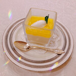 シャトー　ラ・パルム・ドール - デザート前のお楽しみ　ココナッツ風味