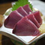 居酒屋まるた - 料理写真:カツオの刺身