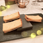 シャトー　ラ・パルム・ドール - お料理の前のお楽しみ（鮑の肝とバター）