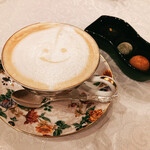 シャトー　ラ・パルム・ドール - 小菓子とカプチーノ