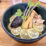 きくや - キクヤの！冷た〜いスダチSOBA（イベリコ豚しゃぶ肉と茄子煮浸しのせ）