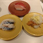 魚べい - 〆さば、オニオンサーモン、まぐろ  各¥120（税込）