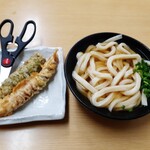 手打ちうどん こげら - かけうどん(大)　いか下足天　ちくわ天