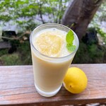 가루이자와 배이센쇼 - 【여름 한정】꿀 레몬 스무디