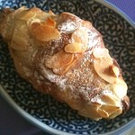 無添加工房 アンリ - アーモンドクロチ(almond croissant cream cheese) ごちそうさま！