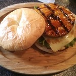 ザ・バーガーピット - パイナップルとテリヤキのグッドバランス♪