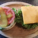 ザ・バーガーピット - 無敵のチーズバーガー