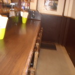 麺屋宗　とりそば総本店 - カウンター席のみの店内