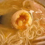 麺屋宗　とりそば総本店 - 味玉断面