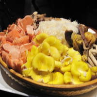 御膳房 銀座店 - 雲南キノコ烏骨鶏火鍋