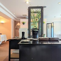 レストラン・モリエール - 明るい店内