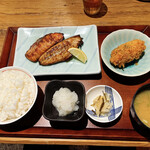 飯場魚金 - よくばり 銀鮭と塩さばのハーフ&ハーフ定食_¥1,050