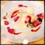 ファロ スロータイム - 苺のクレープ バニラアイス添え