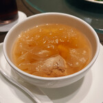 エンプレスルーム - パパイヤ入りの蒸し薬膳スープ