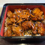 とり弁鶏 - タレがかかった鳥重。この香りとタレはご飯に最強‼️