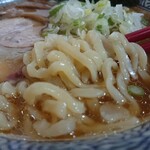 嫁の中華そば - 2022.08・麺は鶏も豚も同じ喜多方