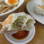 青竹手打ラーメン 日向屋 - 熱々を頬張る。