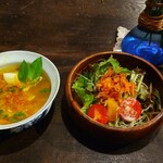 ワルン華食楽 - スープとサラダセット　300円