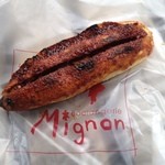 Boulangerie Mignon - 味噌フランス。バゲット生地のパンに八丁味噌を塗り胡桃を挟み込んだ菓子パン？、惣菜パン？ 明太子フランスの味噌ヴァージョン的なパン。味噌と砂糖で結構濃い味で焼き餅に砂糖味噌を塗った感じの食感。¥160。柚子皮とか柑橘降るとワンランク上にあがると思います(^o^)