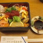 いちじろう - 海鮮丼(１１５０円）蓋を開けると、まるで玉手箱のような華やかさ。