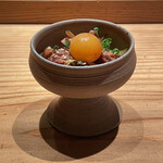 とり茶太郎 - 黄韮とかすみ鴨のユッケ、ホロホロ鳥キンカン