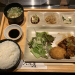 Hacchouya Eki No Kurato Yamaekiten - 日替わりの膳(鷄の唐揚げ香味ソースと鮭のクリームコロッケ)❗️