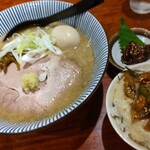 Yaki Miso Ramen Yadoya - 味玉味噌 950円、うなトロロ冷やしネギ山椒のせ 300円、自家製ねり梅 50円