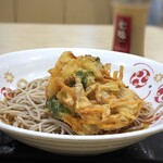 Kiraku - ◆冷やしかき揚げうどん・・薬味と山葵（多分粉）付。