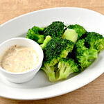 healthy broccoli salad