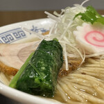 桜木製麺所 - この法蓮草には拍手！