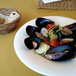 トラットリア・レ・アーリ - 料理写真:ランチ　アサリとフレッシュムール貝のスパゲッティ