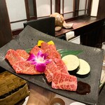 Sumibiyakiniku Enju - 和牛三種盛タレ