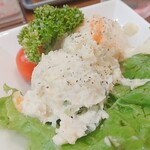 新城仲通り中央酒場 とり吉  - ★手作りポテサラ 310円 何の工夫もない！軟骨とかコンビーフ入れるとかひと工夫すれば存在感出てくるのに。