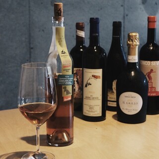 Natural wines mainly from Italy and France