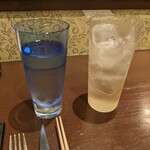 RESTAURANT TAMURA - お願いした梅ジュースとサーブされたお水