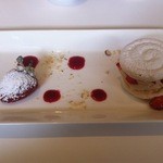 イル・ボッコーネ - メレンゲではさんだムースと苺のドルチェ