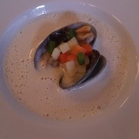 クニオミ - ランチ前菜：じゃが芋の温かいスープ 魚介と共に