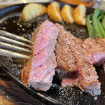 ステーキにこにこ牛 - 岩塩とコショウで！