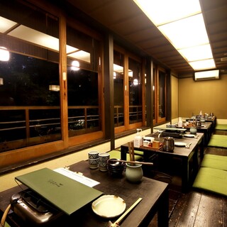 The relaxing kotatsu seats are perfect for year-end parties. Group reservations for up to 40 people are possible.