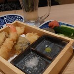 鮨・酒・肴 杉玉 - 天ぷら。まぁまぁお上手に揚がってます。
