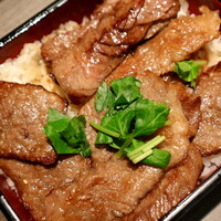 極上松阪牛 牛追道中 - 牛めし重（赤出し付）