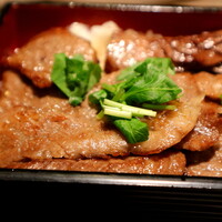 極上松阪牛 牛追道中 - 牛めし重（赤出し付）