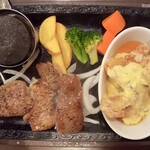 ステーキガスト - 料理写真:カットステーキ約80g&チキン竜田(2個)