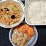 Gyouza No Oushou - 焼きそば弁当(醤油)ライス大盛