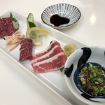 さくら食堂 - [左から]上馬刺し,心根刺し,ひも刺し,ふたえご刺し,レバ刺し