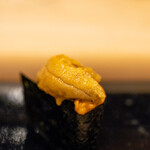 鮨 むらやま - 2022.8 ウニ軍艦（下にバフンウニ、上にムラサキウニ）