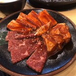 焼肉&ホルモン酒場 エンジョイ - お肉は三種