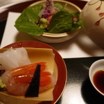 柳生の庄 - 造り：桜鯛、烏賊、ぼたん海老、妻もの、土佐醤油